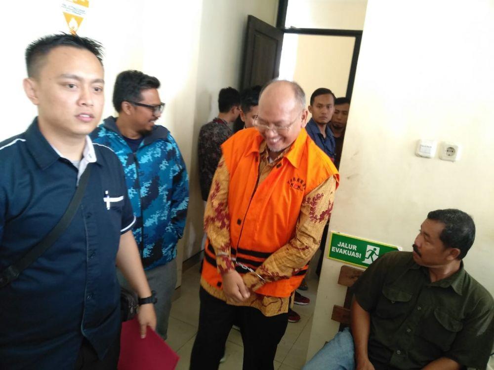 Didakwa Menerima Suap, Rendra Kresna Terancam 20 Tahun Bui