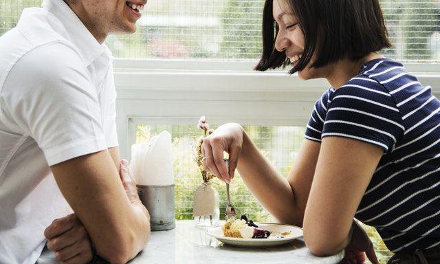 Cewek Jangan Terkecoh, 5 Tanda Cowok Gak Serius Saat PDKT ke Kamu