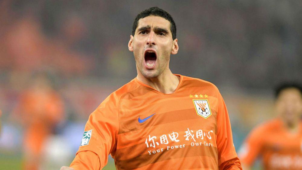 Jalani Laga Debut di Cina, Fellaini Jadi Pahlawan