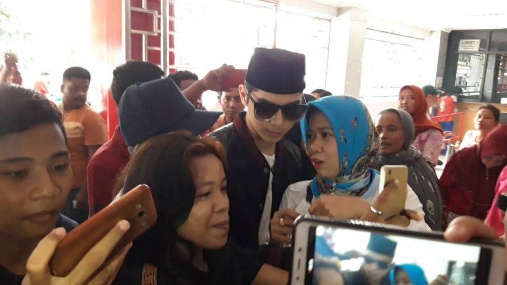 Jenguk Ahmad Dhani, Dul Melenggang Tapi Al Jadi Pusat Perhatian