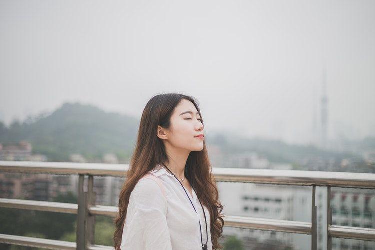 5 Cara Ini Membuat Kamu Tetap Tenang Ketika Sedang Banyak Masalah