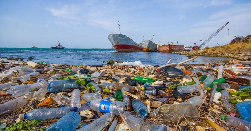 10 Solusi Kreatif Ubah Sampah Plastik Jadi Barang Keren