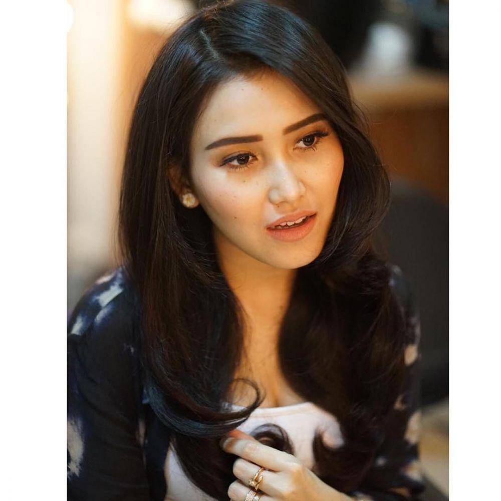 instagram.com/ayutingting92