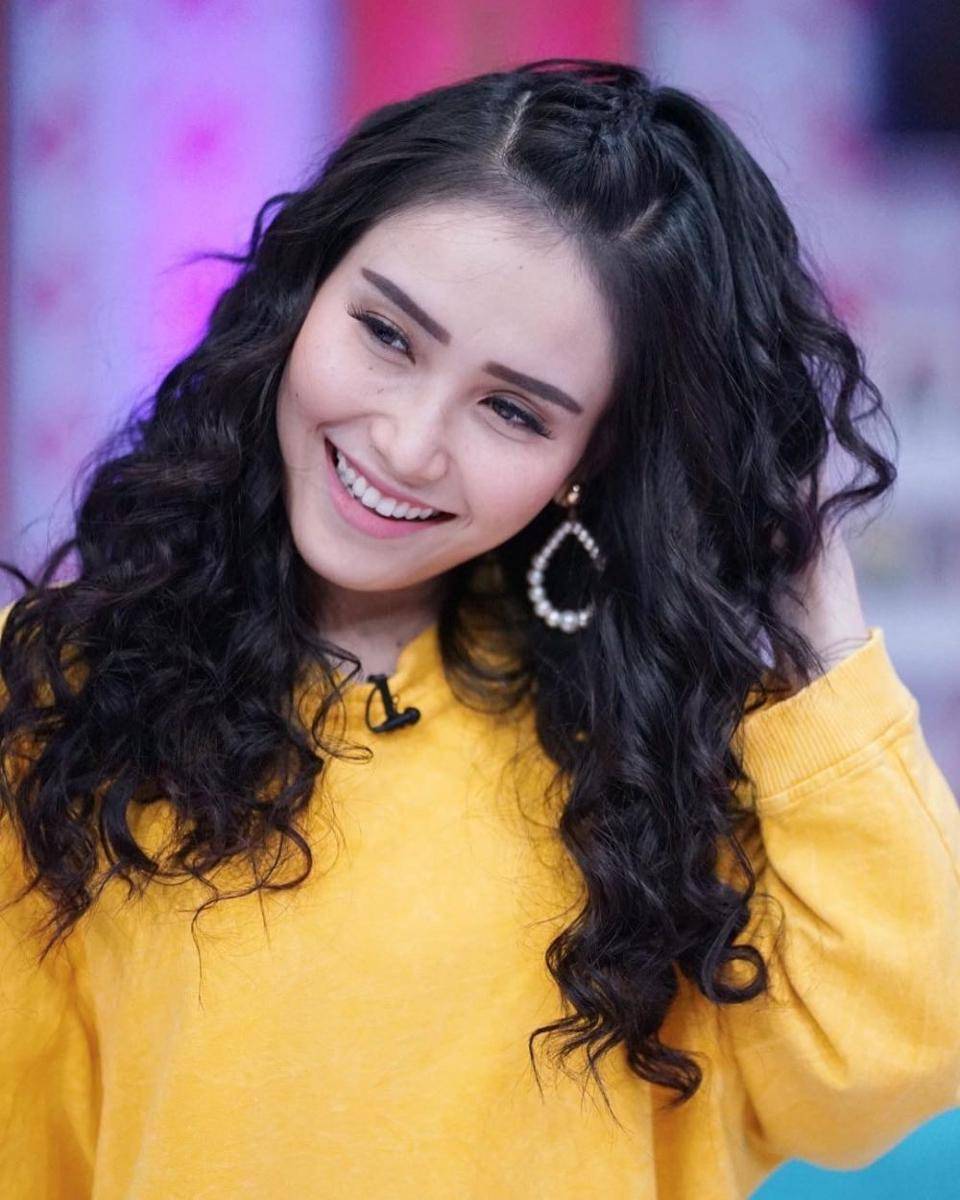 instagram.com/ayutingting92