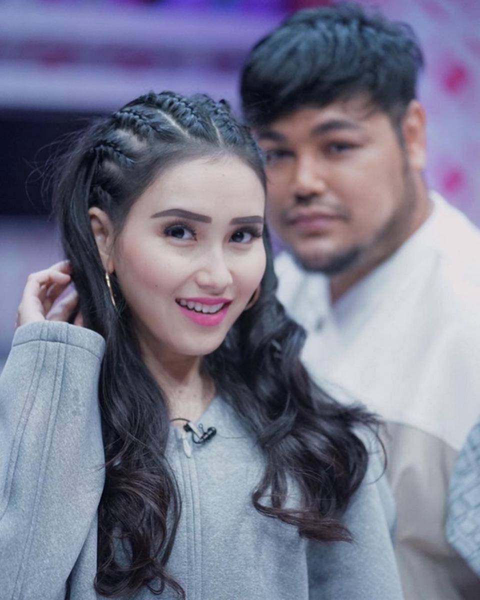 instagram.com/ayutingting92