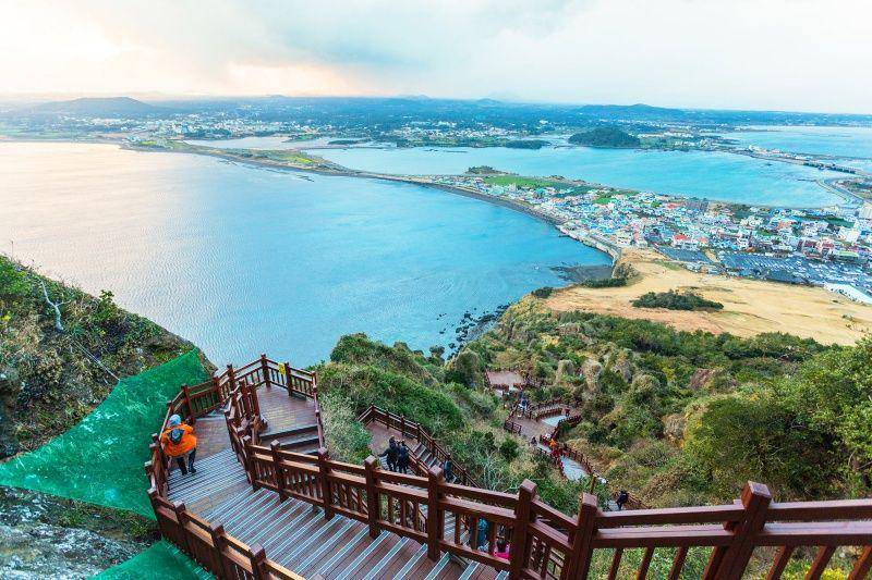 daunhijautravel.com