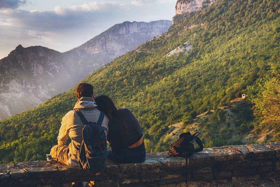 7 Manfaat Traveling Bareng Pasangan Setelah Menikah, Lebih Seru!