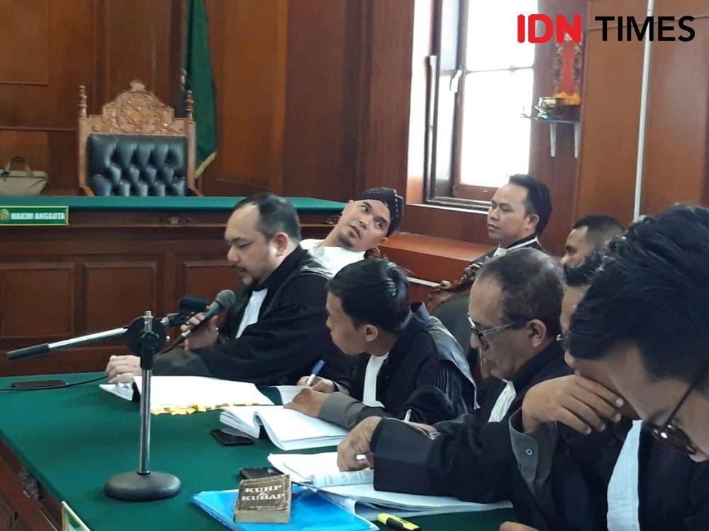 Sidang Keenam, Ahmad Dhani Curigai Kekuatan Makhluk Asing
