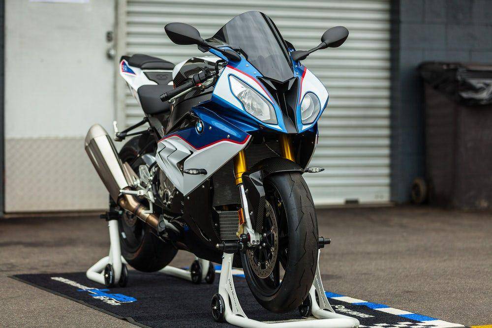 BMW S1000RR (newatlas.com)