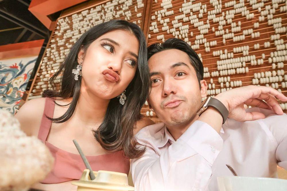Bikin Iri, Inilah 10 Potret Keromantisan Fita Anggriani dan Suami