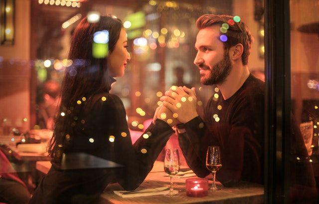 Bro, Ini 7 Hal yang Kamu Rasakan Saat Jatuh Cinta Pertama Kali