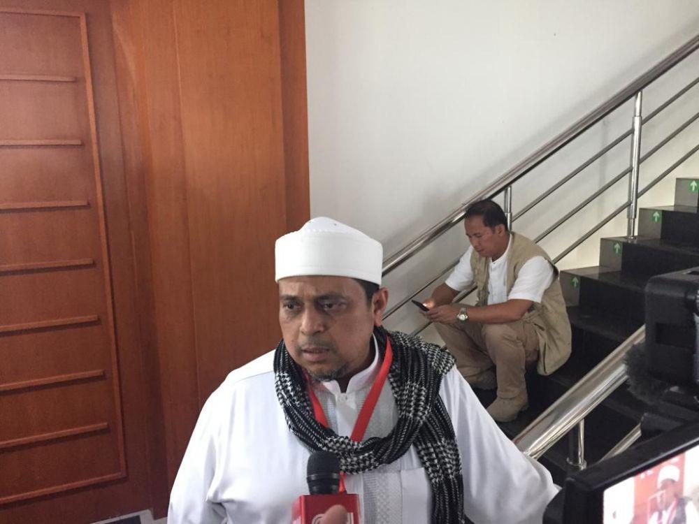 Sedang Umrah, Polisi Panggil Ulang Haikal Hassan