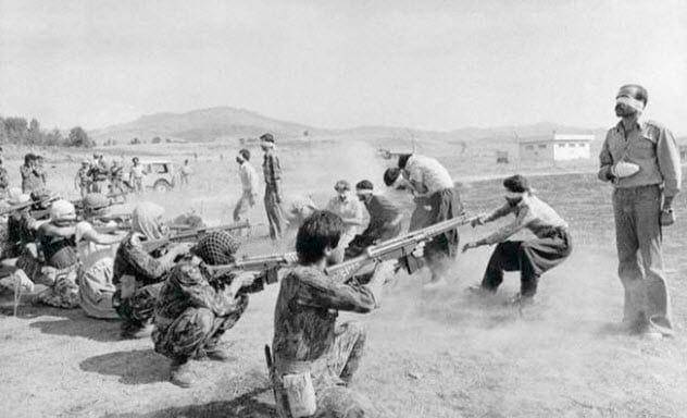 Firing Squad In Iran (1980) (listverse.com/Jahangir Razmi)