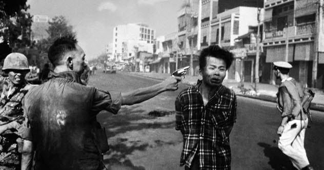 Saigon Execution (1969) (rarehistoricalphotos.com/Eddie Adams)