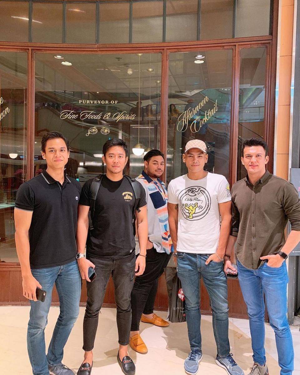 instagram.com/cowokcowokhalu