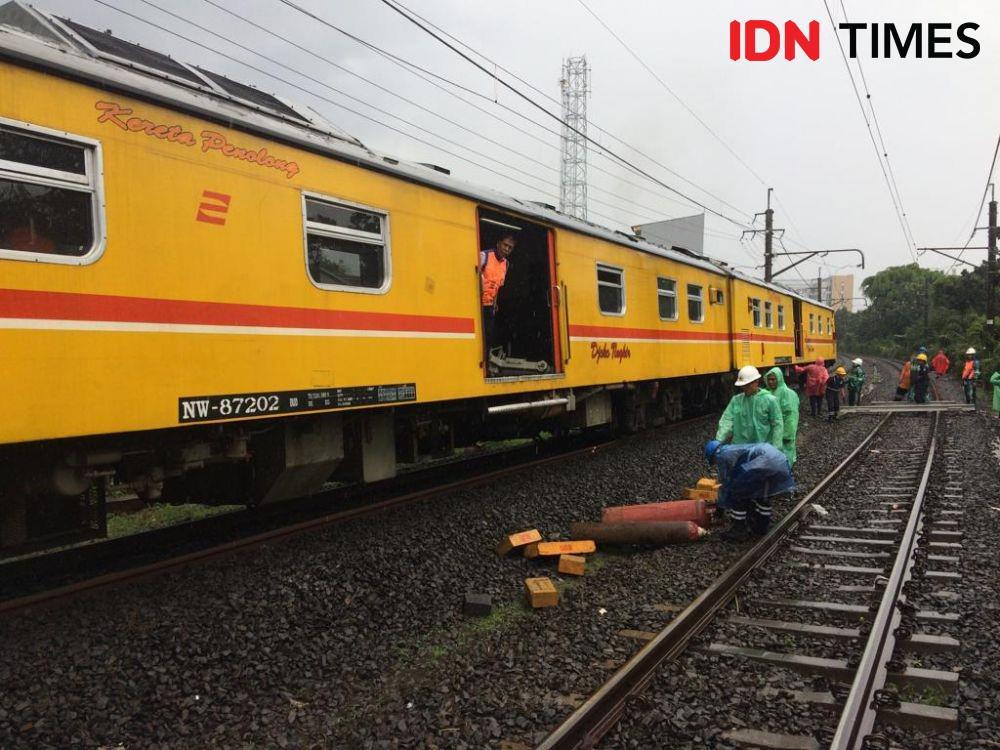 Perjalanan KRL Belum Normal, Penumpang Numpuk di Stasiun Depok