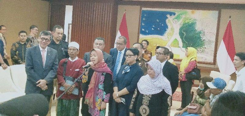 Senyum Lepas Siti Aisyah Setelah Bertemu Kedua Orangtuanya