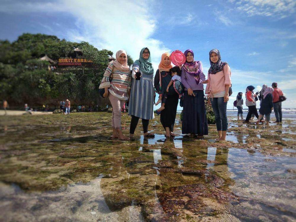 Pantai Indrayanti Jogja/explorewisata.com