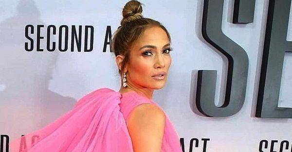 Tetap Cantik dan Bugar di Usia 49,  Jennifer Lopez Beberkan Rahasianya