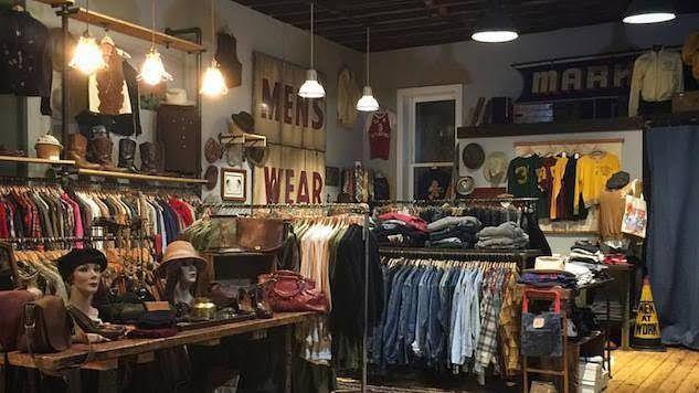 7 Rekomendasi Tempat Berburu Pakaian Vintage di Jakarta