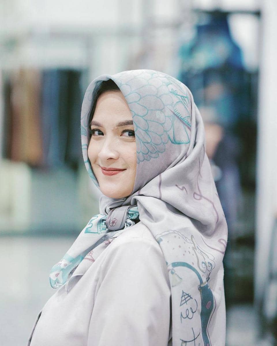 10 Potret Andhara Early yang Jarang Terekspos, Anggun Berhijab Nih!