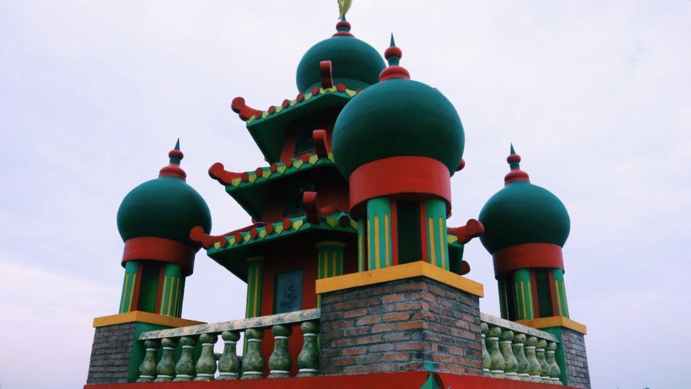 Kafe Nuansa Islami, Conzep'Tan Punya Musala Mualaf Tan