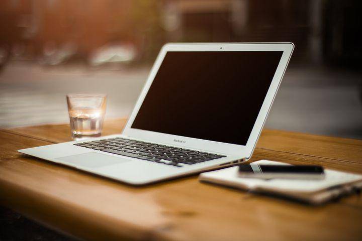 Jika Laptop Tersiram Air, Coba Atasi dengan 6 Langkah Ini