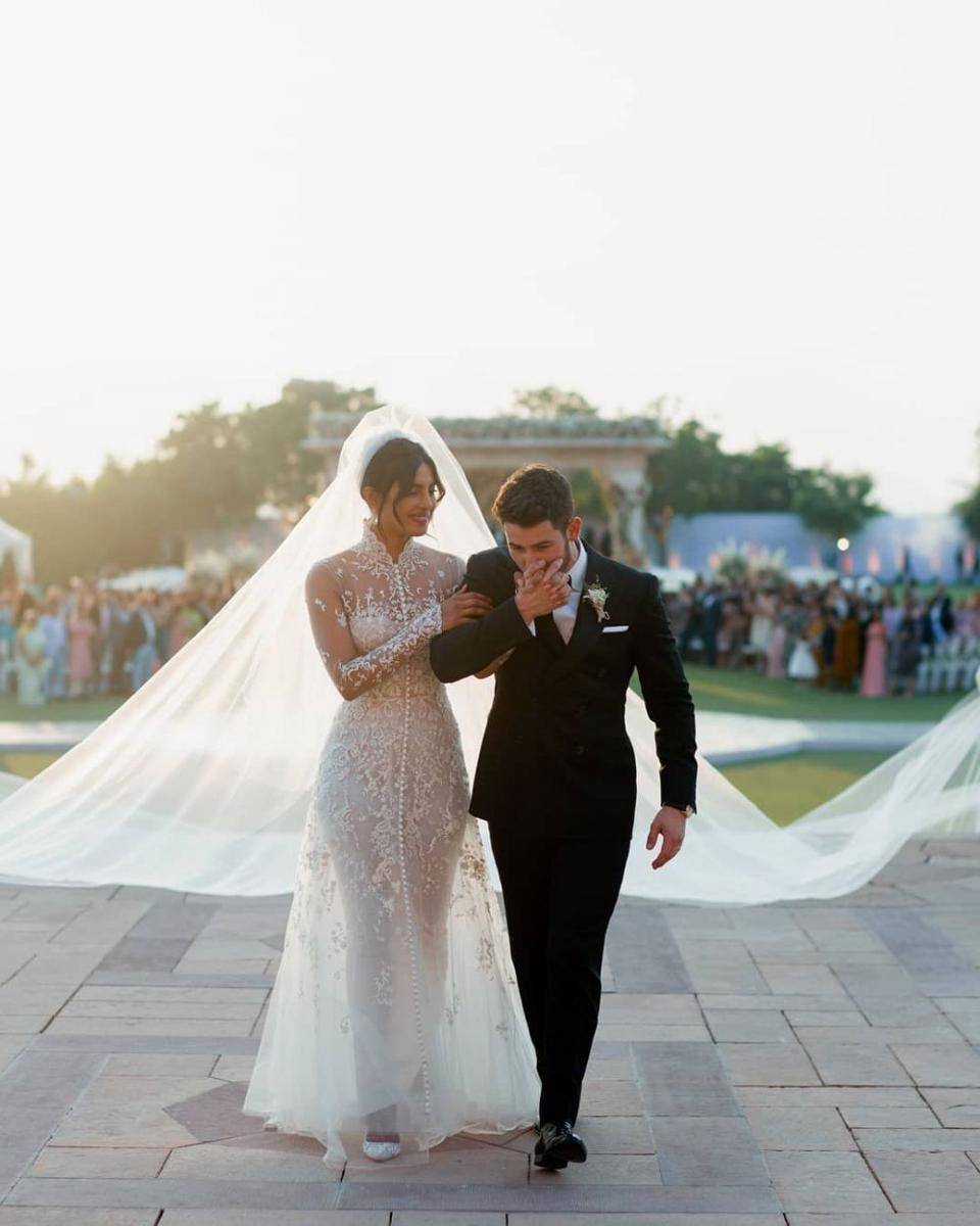 instagram.com/priyankachopra