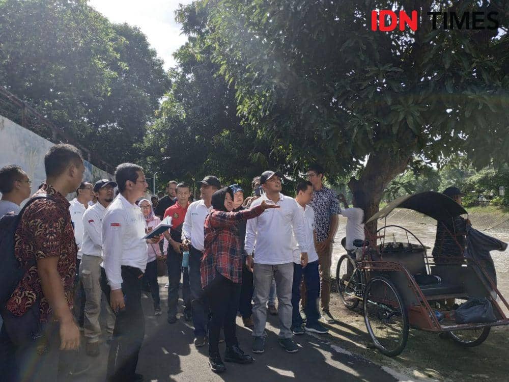 Wali Kota Risma Ingin Sulap Bantaran Sungai Jagir Jadi Taman