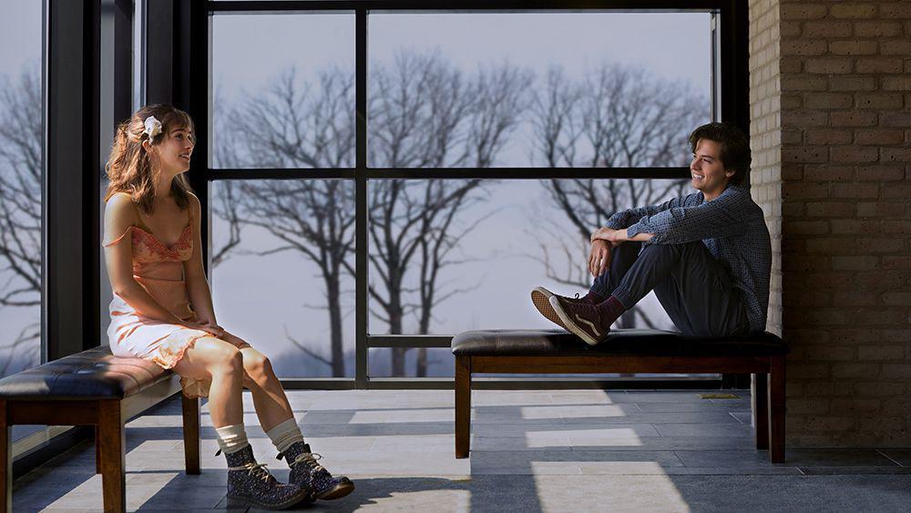 5 Fakta Film Five Feet Apart, Jatuh Cinta yang Risikonya Nyawa