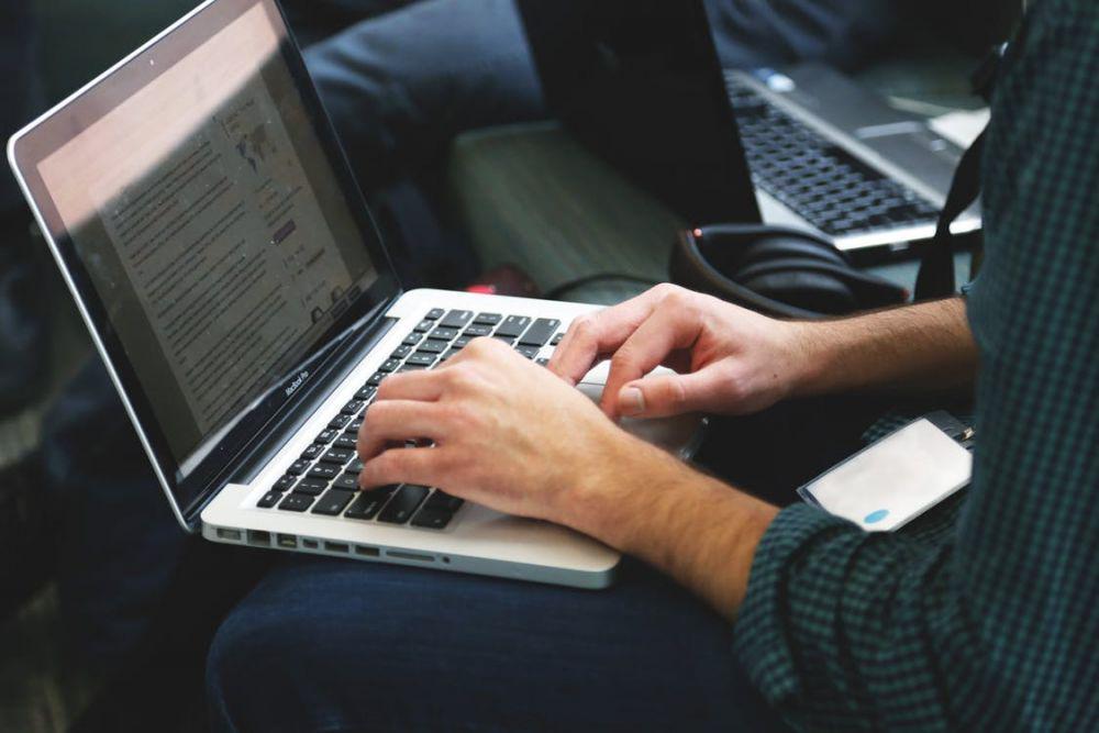 5 Manfaat Jika Kamu Lebih Fokus Tulis Artikel Ketimbang Update Status