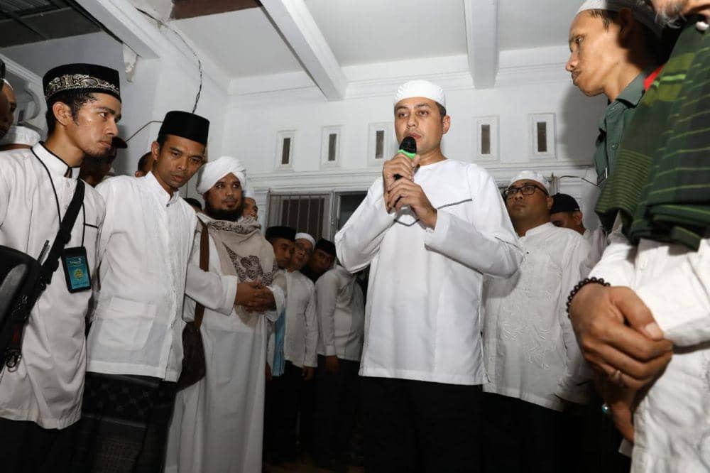 [BREAKING] Usai Pemakaman, UAS: Saya Mohon Maaf atas Salah Ibu Saya