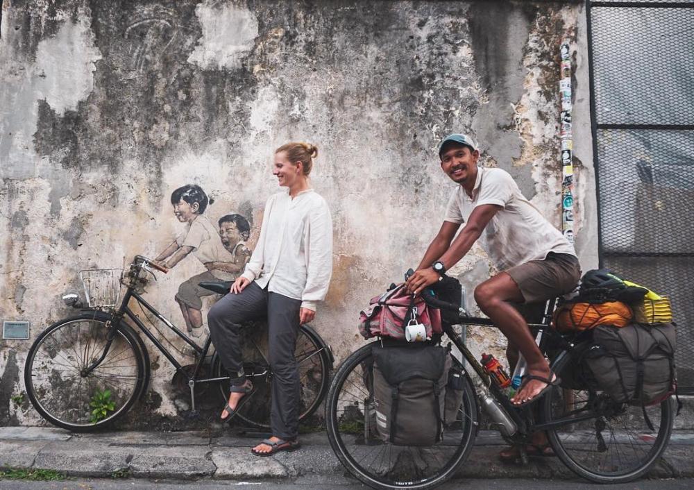 Everything in Between: 12.000km Kayuh Sepeda dari Belanda ke Indonesia