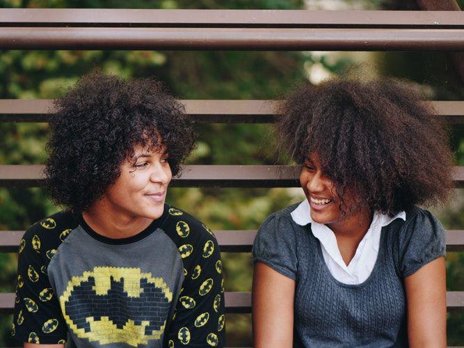 5 Hal yang Dipikirkan Abang saat Tahu Adik Perempuannya Punya Pacar