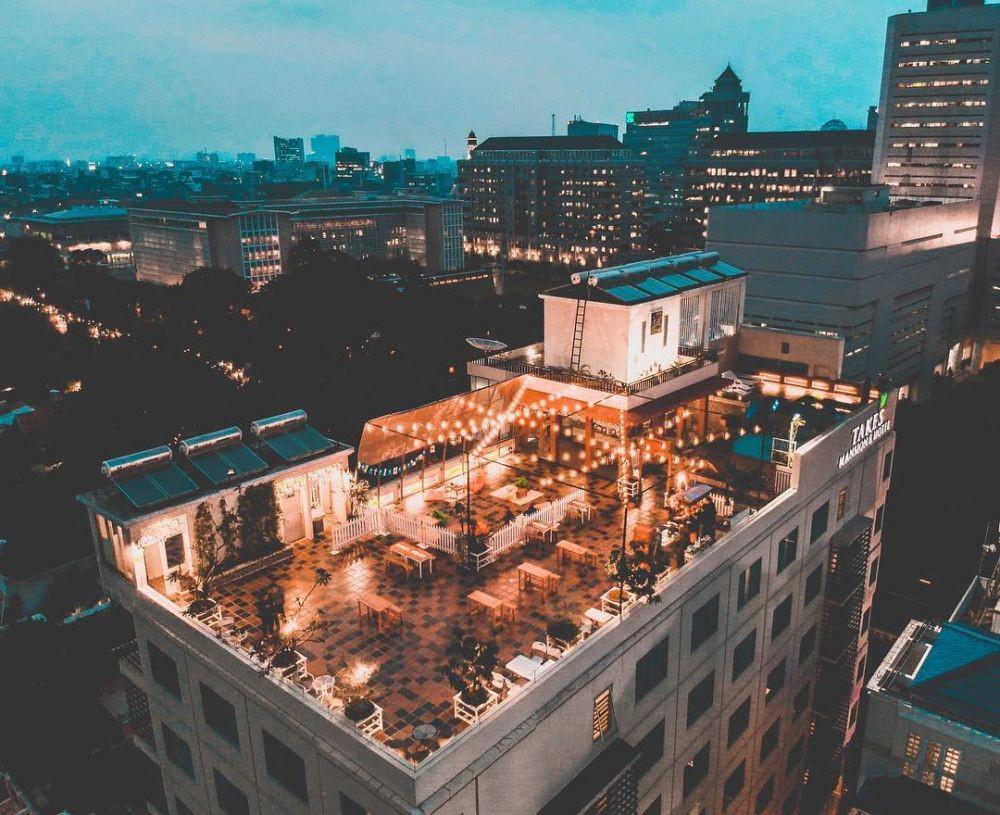 10 Cafe Rooftop di Jakarta Paling Hits dengan View Bagus