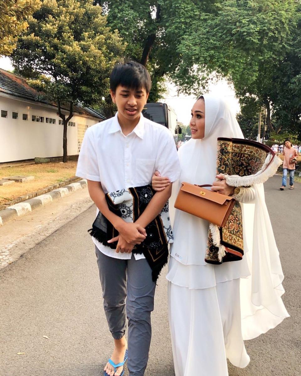 10 Potret Cavin Obient Salomo, Putra Yuni Shara yang Beranjak Dewasa