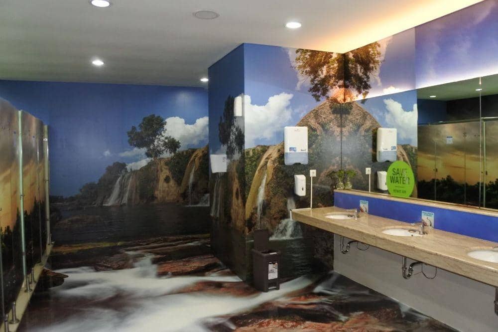 Viral, Intip Toilet Cantik Panorama Alam 3D di Bandara Juanda