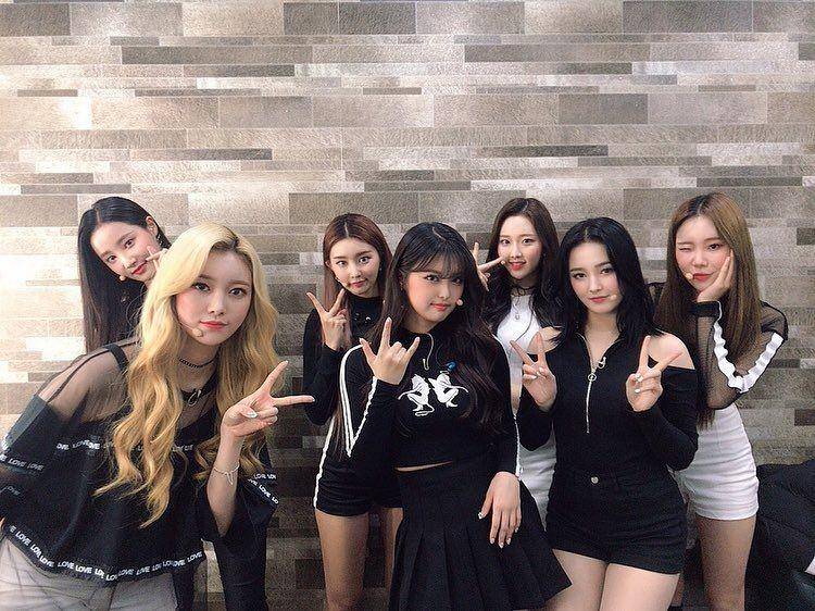 instagram.com/momoland_official