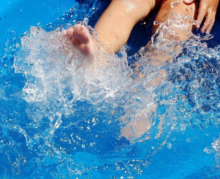 pinnaclepoolservices.com