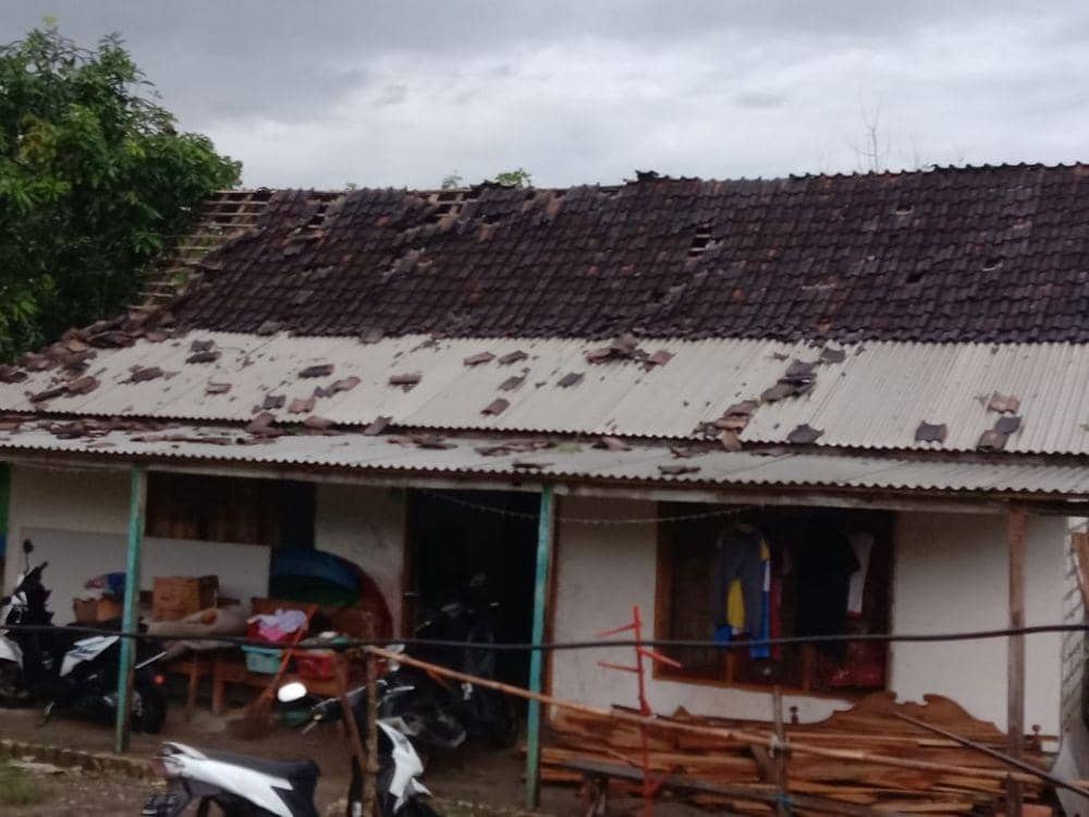 Angin Puting Beliung Terjang Bojonegoro, Puluhan Rumah Rusak Parah