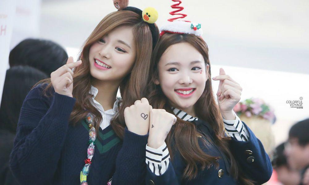 9 Potret Kompak Nayeon & Tzuyu, Member Paling Tua Serta Muda di Twice