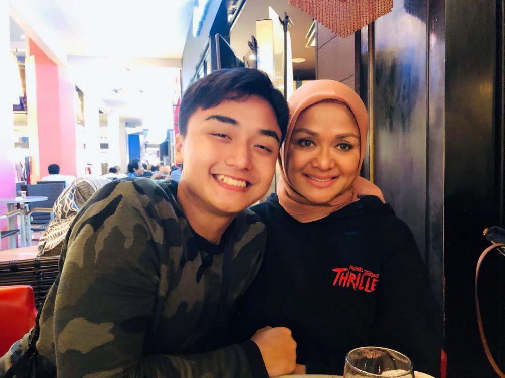 Mama-Anak Goals, Ini 9 Potret Kompak Leon Dozan dan Betharia Sonata