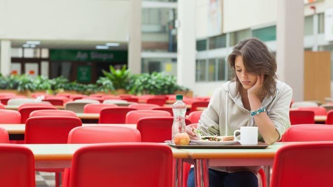 6 Makanan Ini Kurang Enak kalau Dimakan Sendiri, Kayak Ada yang Kurang