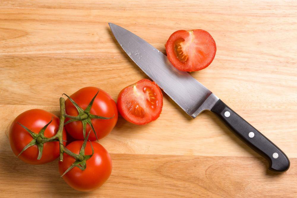 Sebenarnya Tomat Buah atau Sayur? Ini 8 Penjelasan Ilmiah Tentangnya!