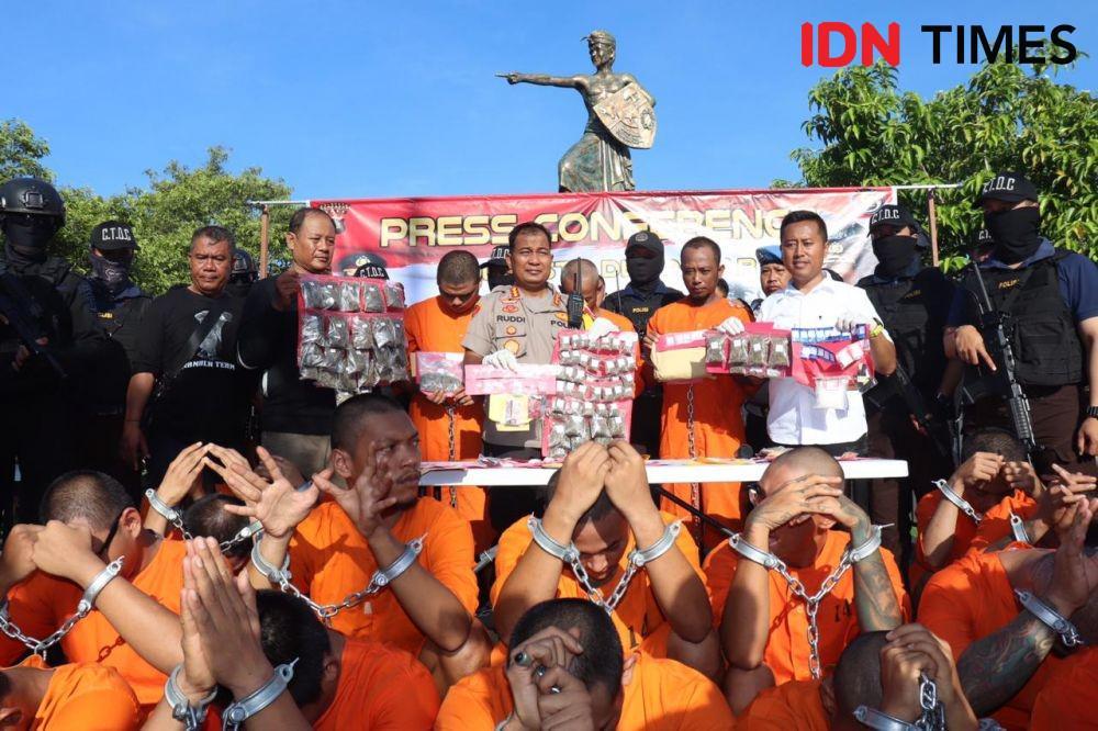 20 Tersangka Narkoba Dipertontonkan Depan Warga Bali: Biar Kapok