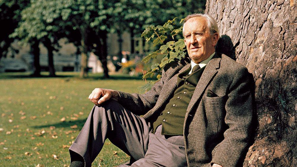Mengulik Lebih Dalam J.R.R. Tolkien, Si 'Bapak Fantasi Modern'