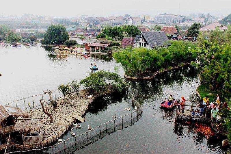 instagram.com/floating.market.lembang