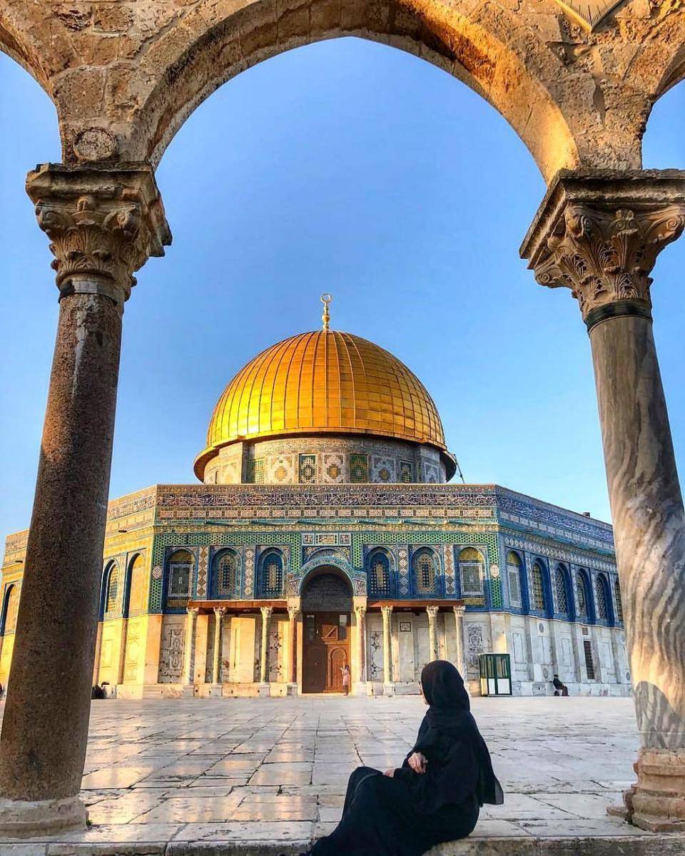 Instagram.com/thetravelinghijabi
