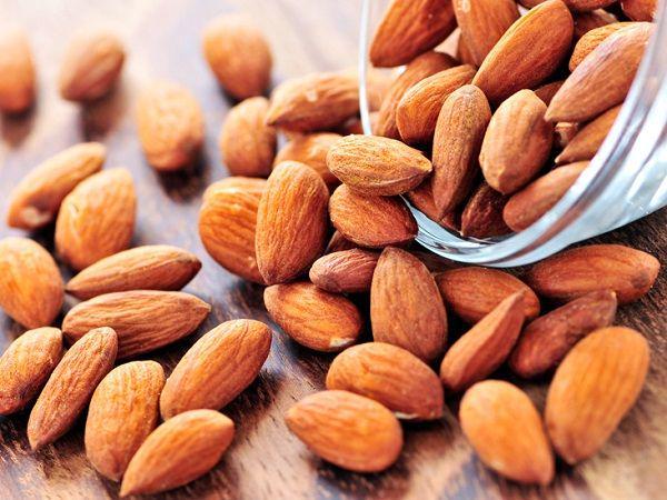 6 Tips Mengupas Kacang Almond, Gampang & Gak Bikin Mahal!
