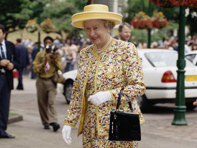 5 Tas Ini Jadi Favorit Ratu Elizabeth, Berapa Sih Harganya?